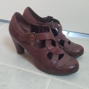 Indigo by clarks retro pumps